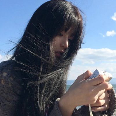 戴金色面具的男子